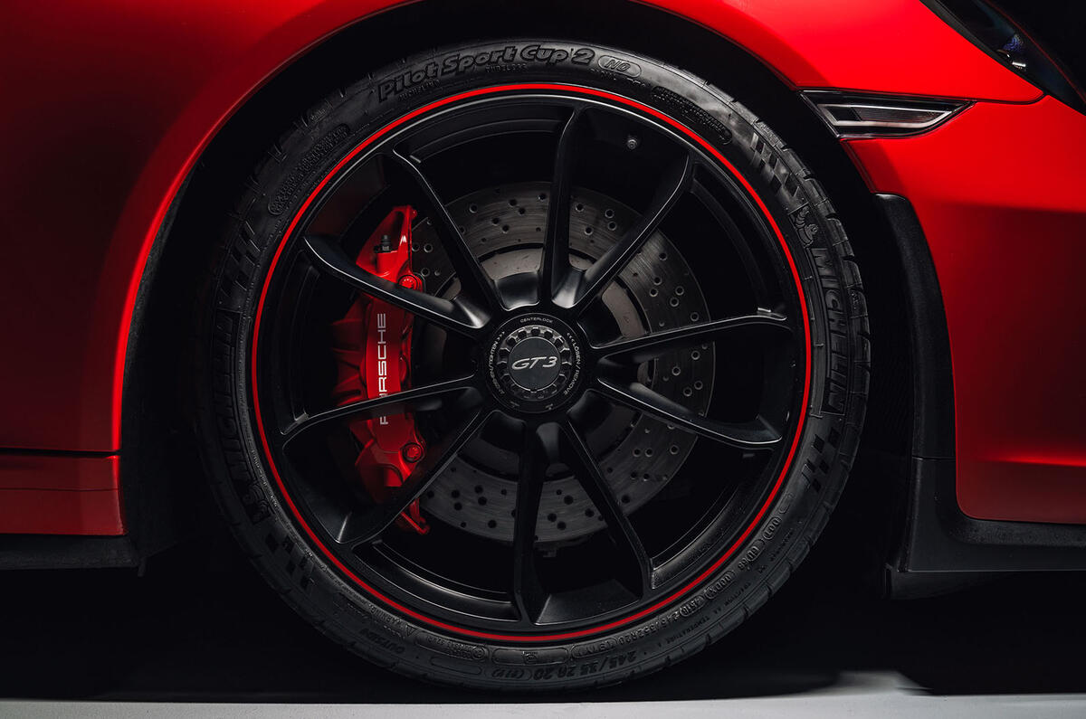 Updated Porsche 911 GT3 gains manual gearbox and 9000rpm redline