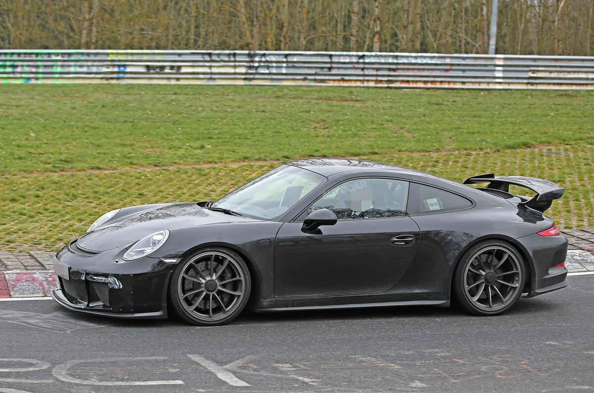 Porsche 911 GT3 facelift spy shots