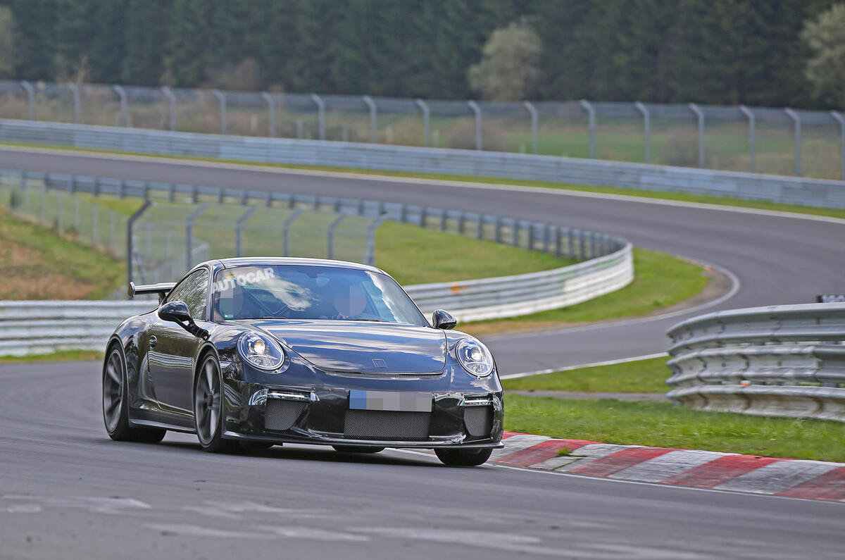 Porsche 911 GT3 facelift spy shots