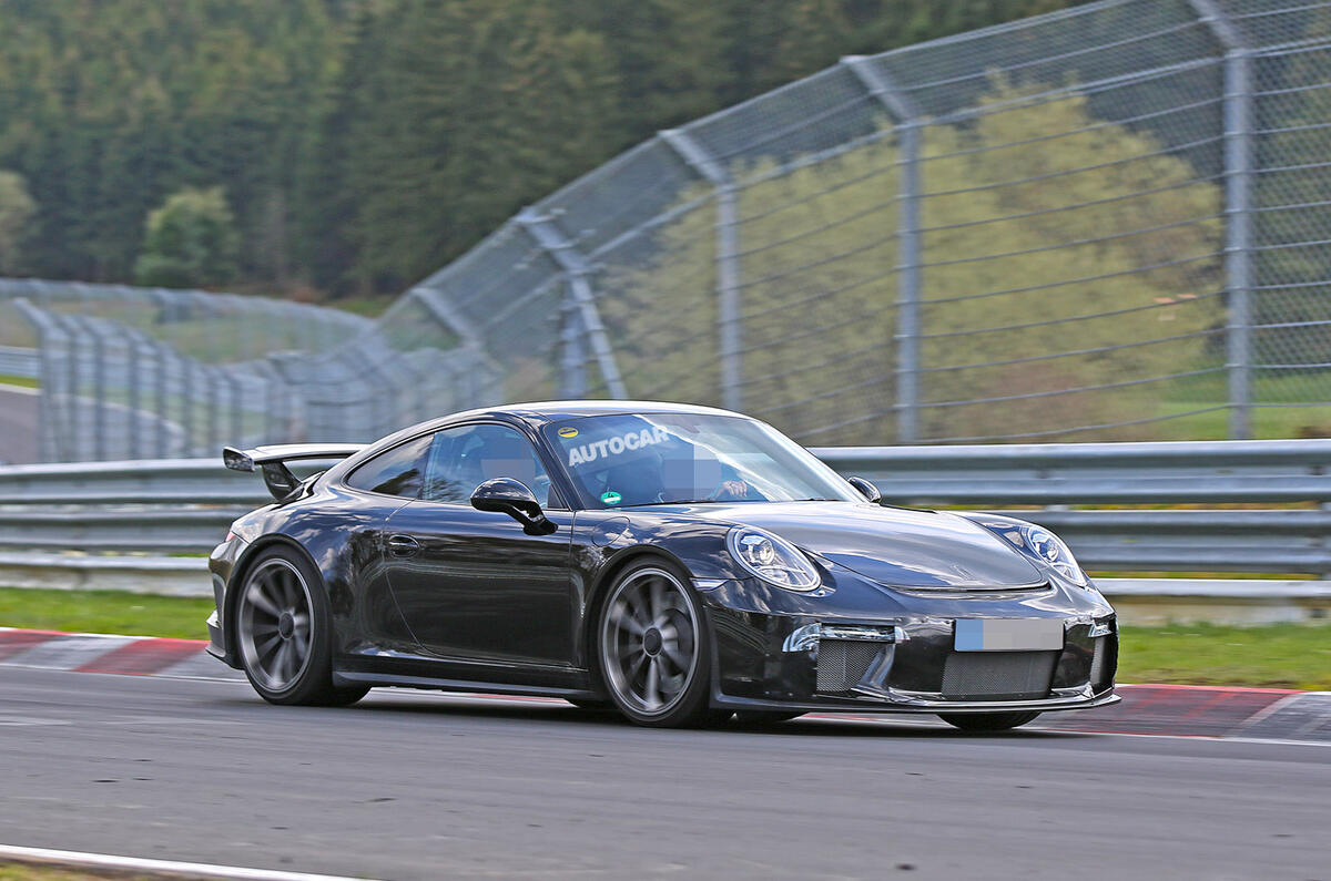 Porsche 911 GT3 facelift spy shots