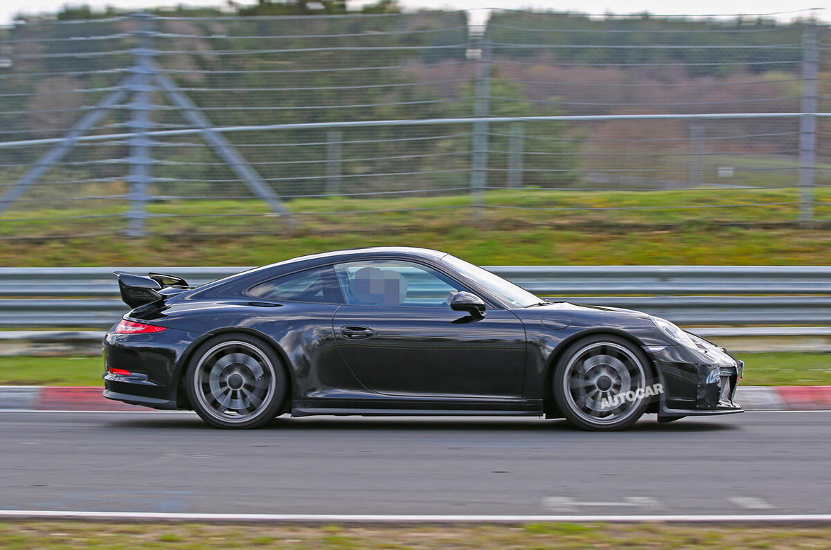 Porsche 911 GT3 facelift spy shots