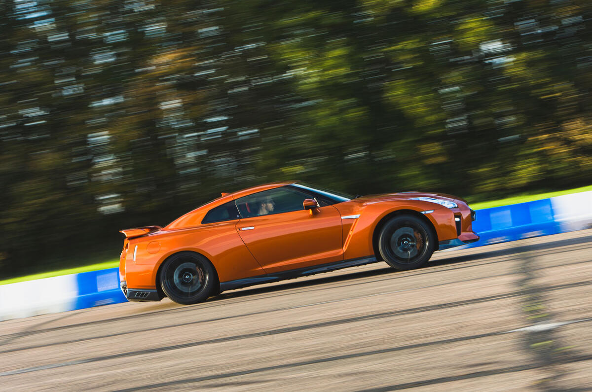 Nissan GT-R roadtrip 