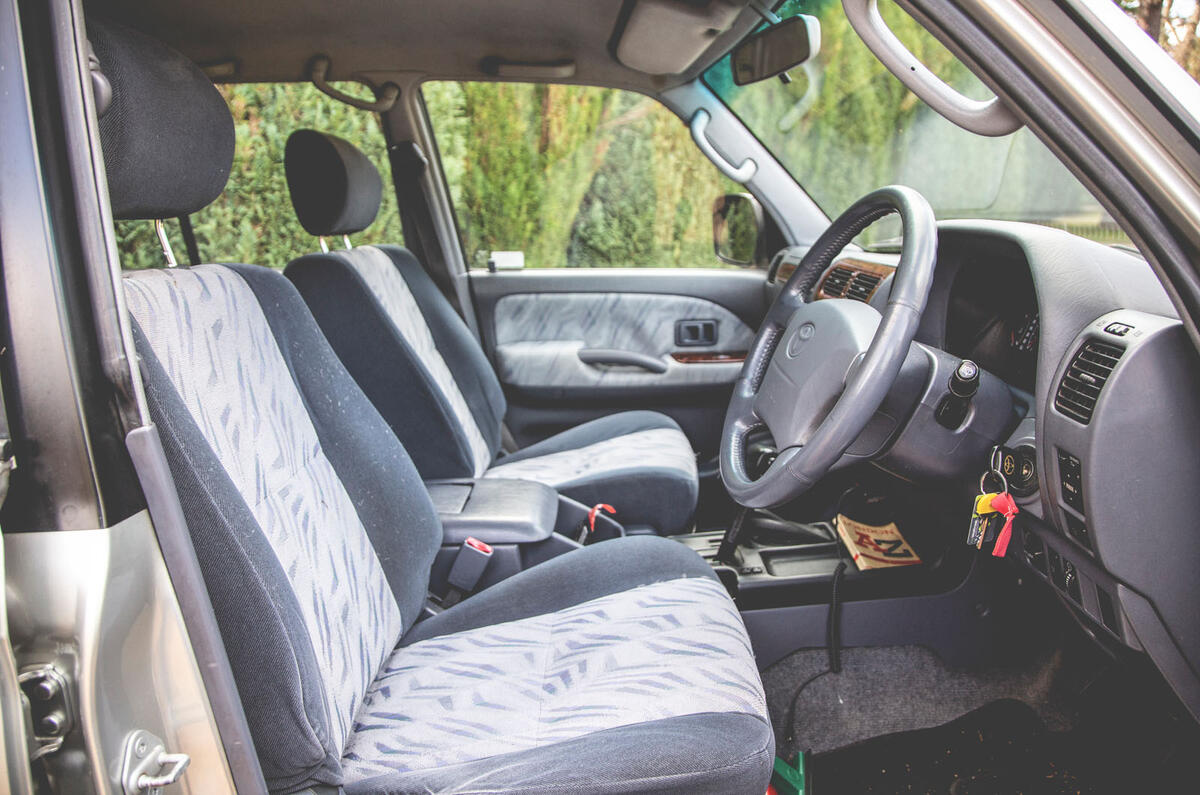 2000 Toyota Land Cruiser interior