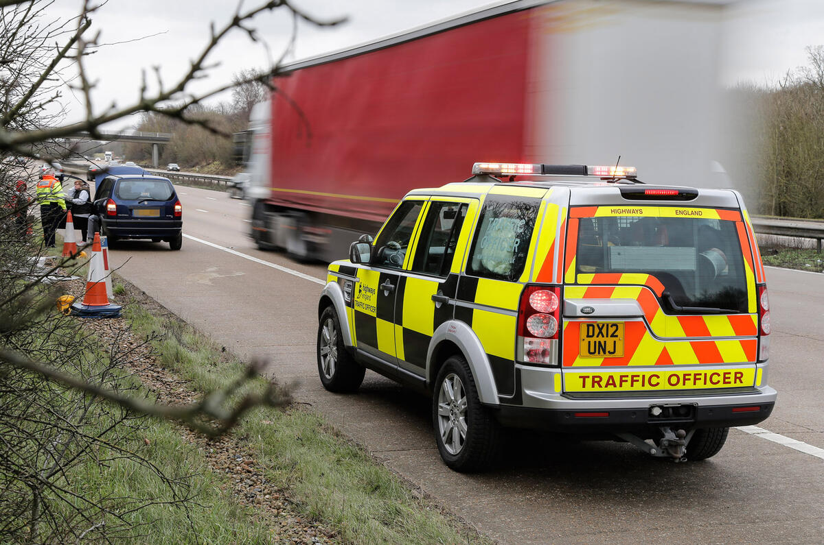 Traffic officers Land Rover Discovery