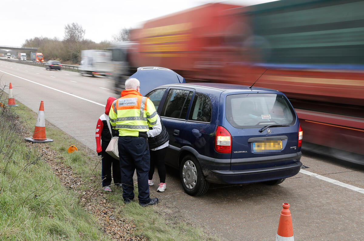 Traffic officers Land Rover Discovery
