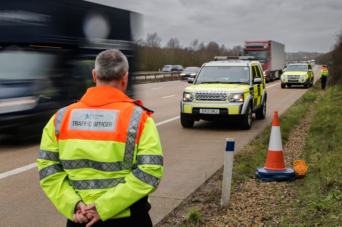 Traffic officers Land Rover Discovery