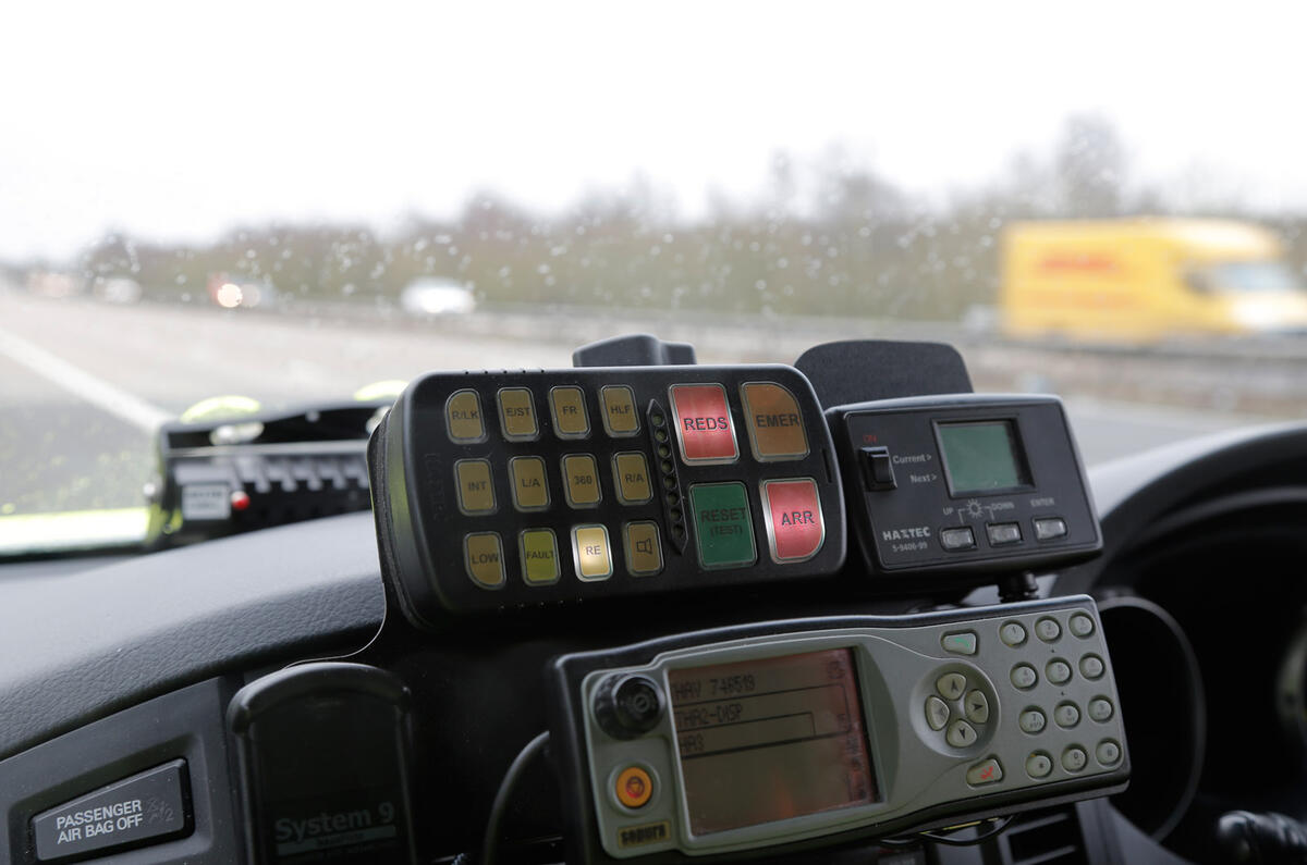 Traffic officers Land Rover Discovery