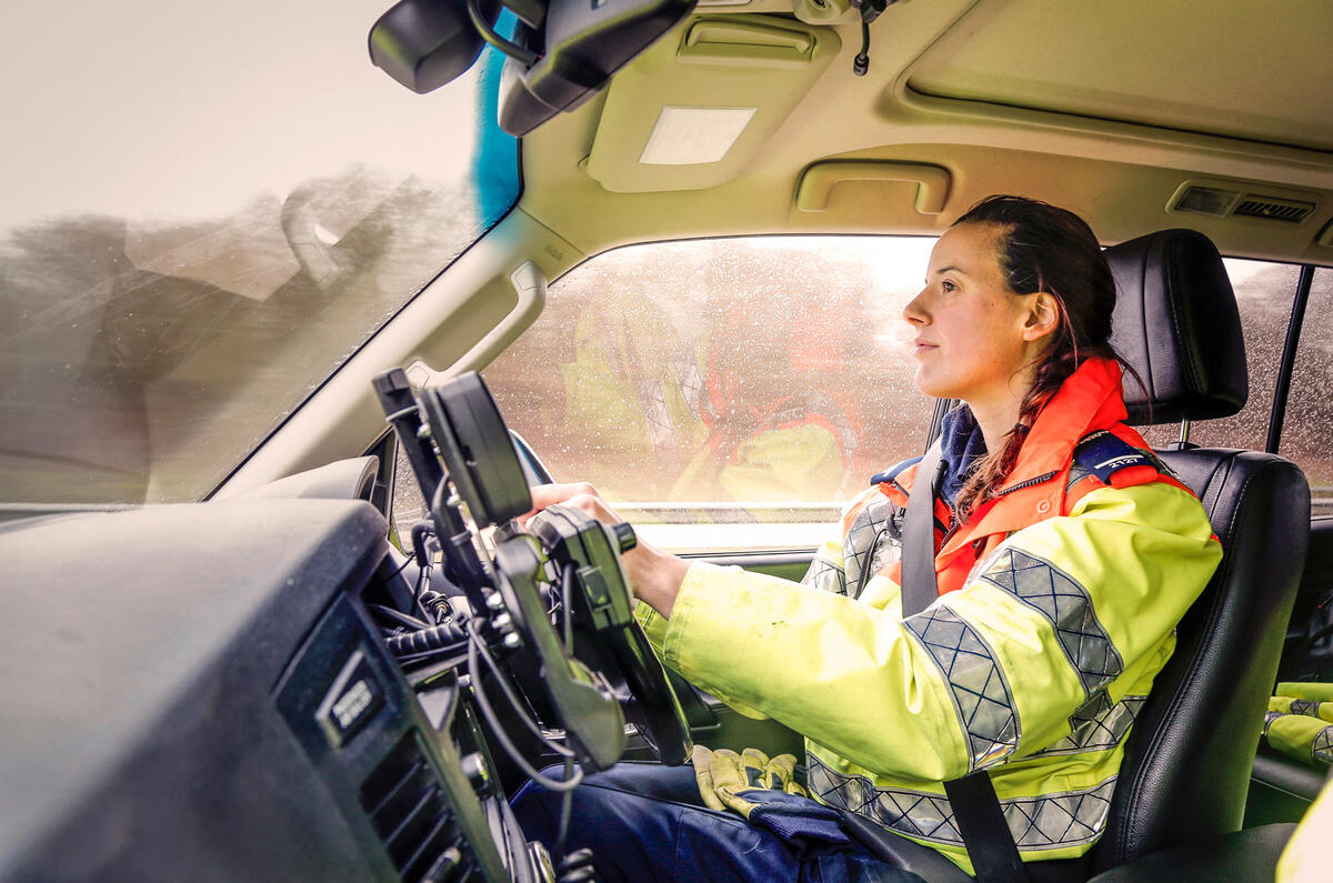 Traffic officers Land Rover Discovery