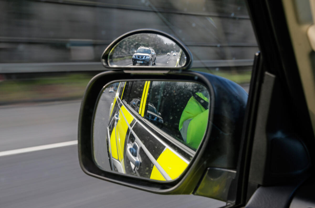 Traffic officers Land Rover Discovery