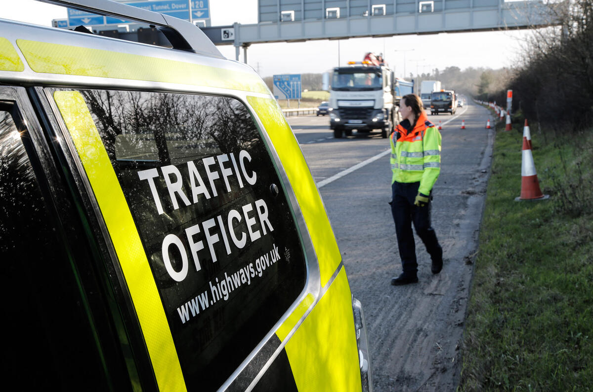 Traffic officers Land Rover Discovery