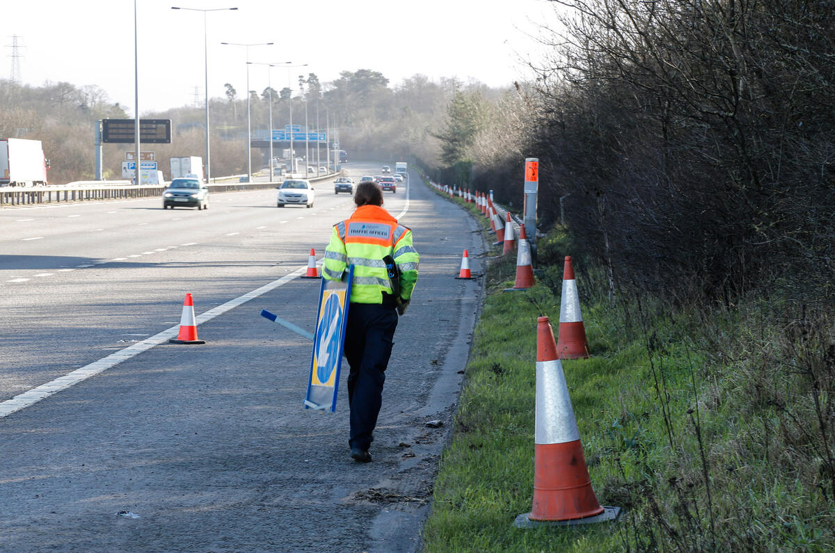 Traffic officers Land Rover Discovery