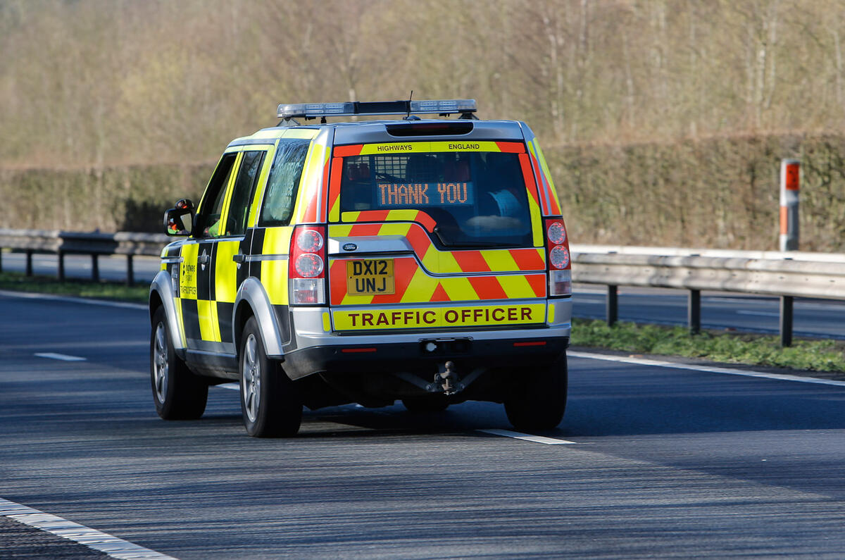 Traffic officers Land Rover Discovery