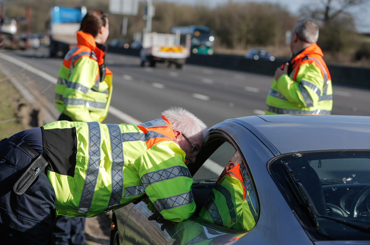 Traffic officers Land Rover Discovery