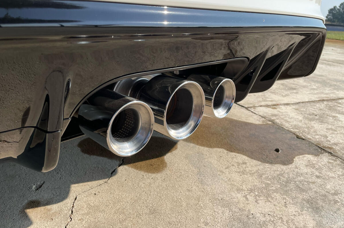 Honda civic type r 2023 rear exhaust Honda civic type r 2023 rear exhaust