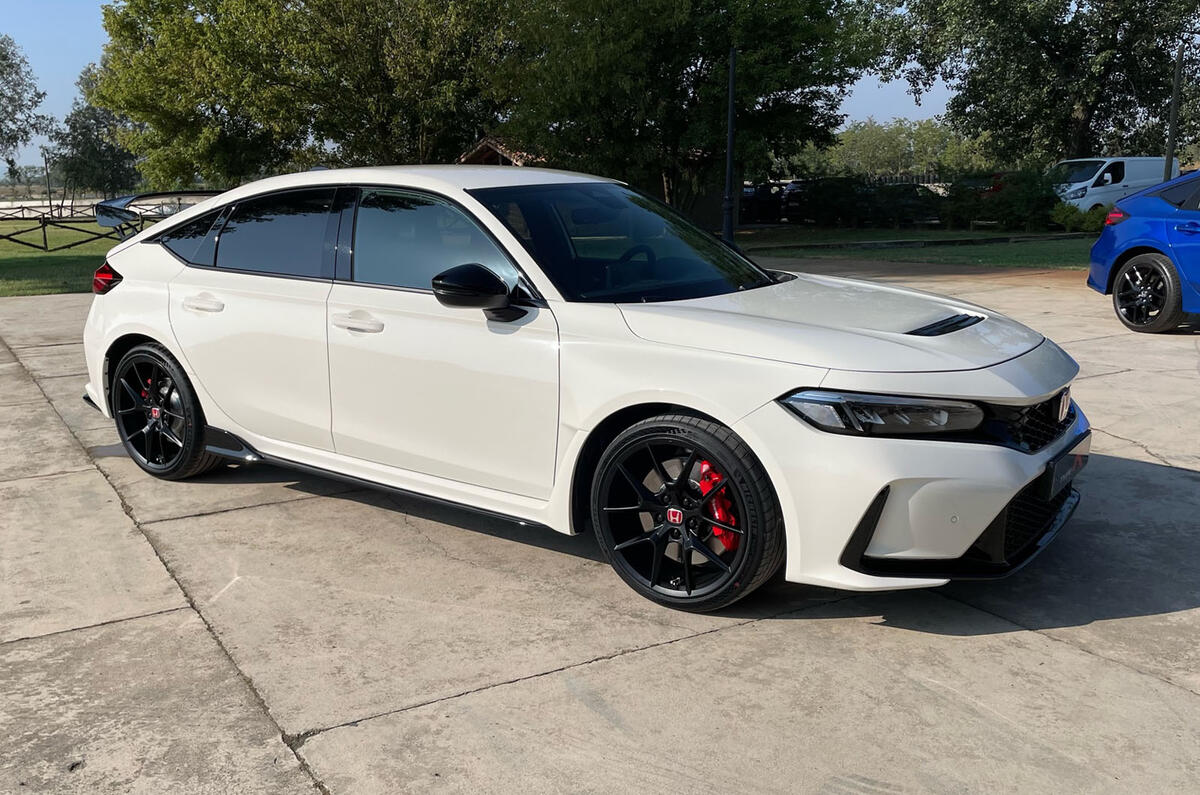 Honda civic type r 2023 side Honda civic type r 2023 side