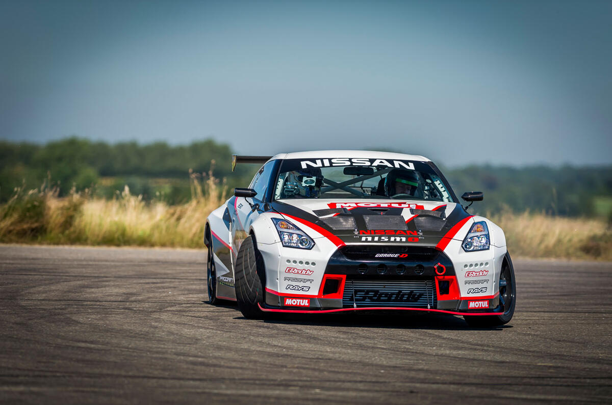 Nissan GT-R - how to drift