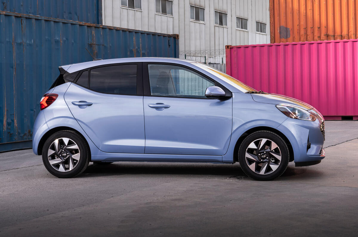 Hyundai i10 2023 side Hyundai i10 2023 side