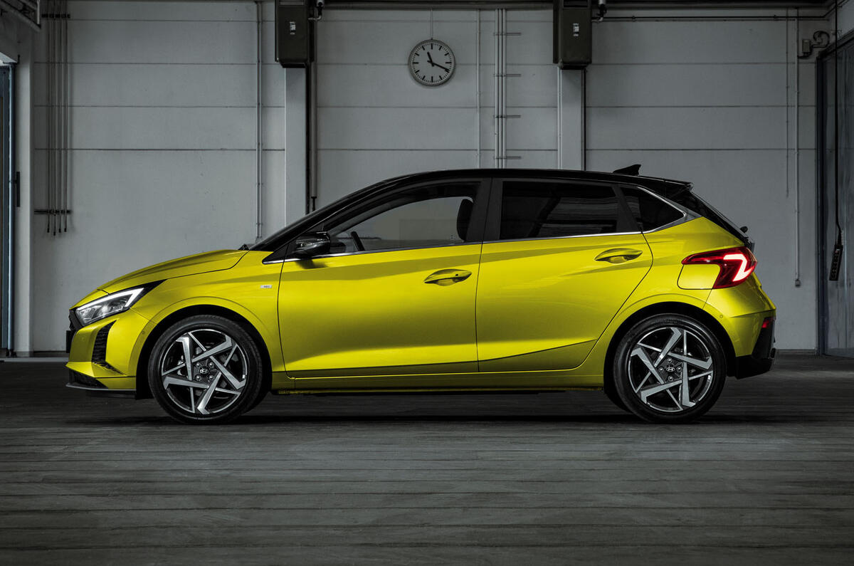 Hyundai i20 facelift 2023 side