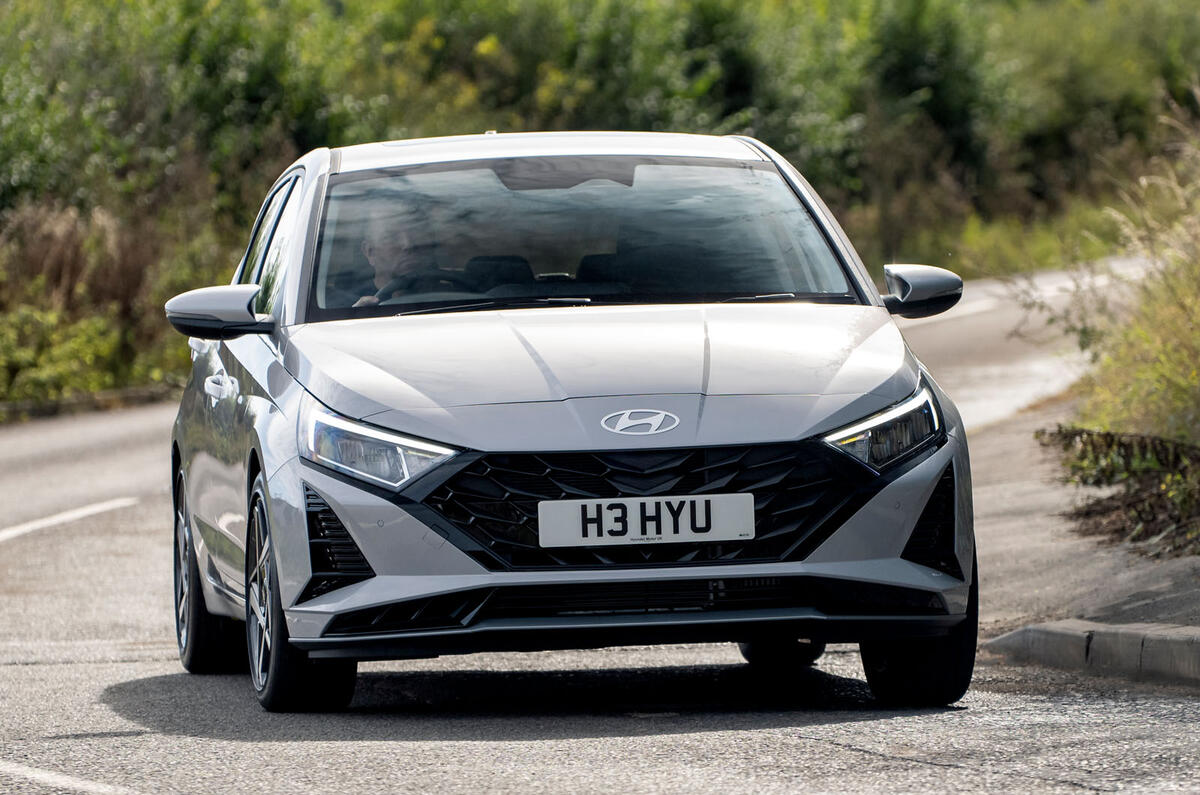 Hyundai i20 front cornering