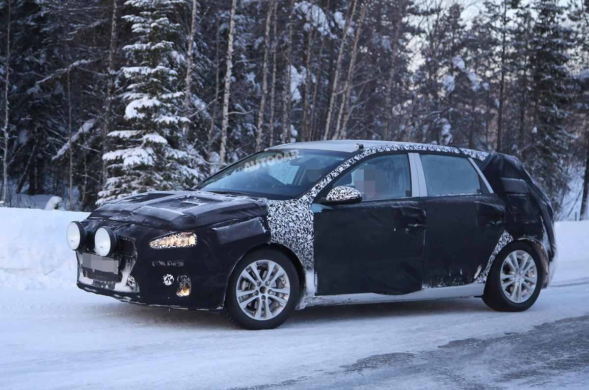 Hyundai i30 spy shots winter testing