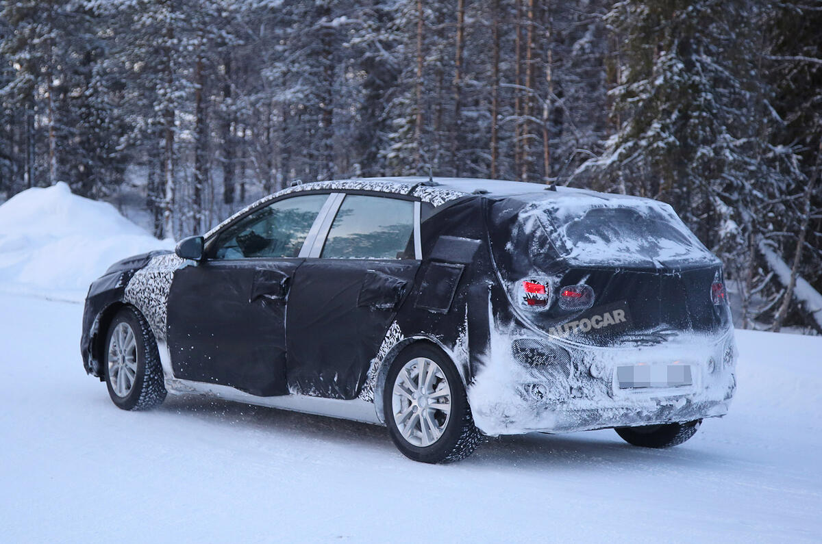 Hyundai i30 spy shots winter testing