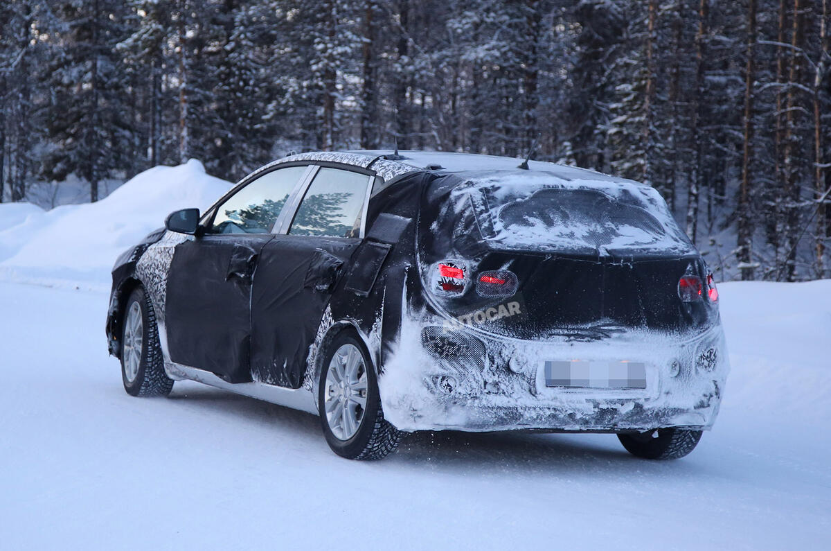 Hyundai i30 spy shots winter testing