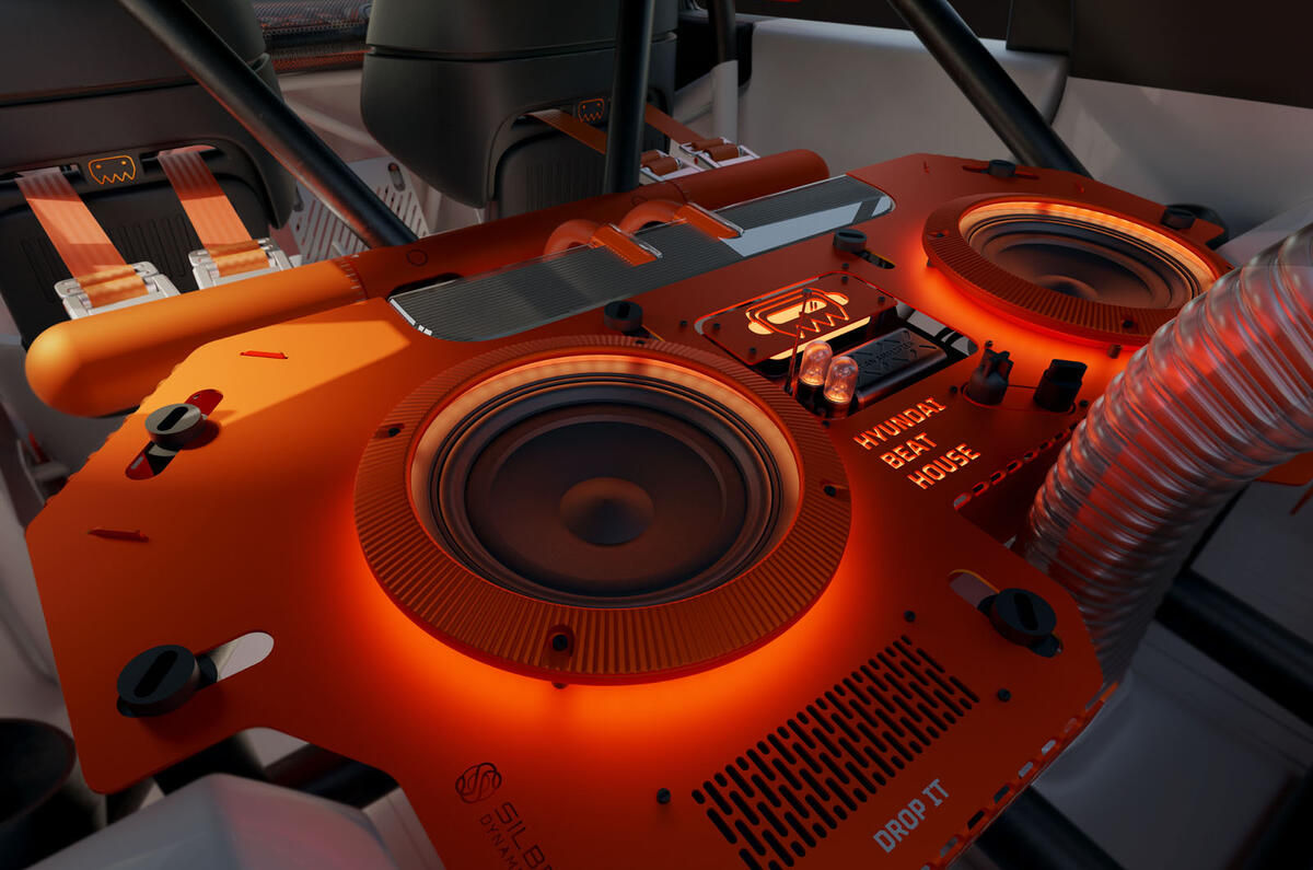 Hyundai Insteroid rear speakers Hyundai Insteroid rear speakers