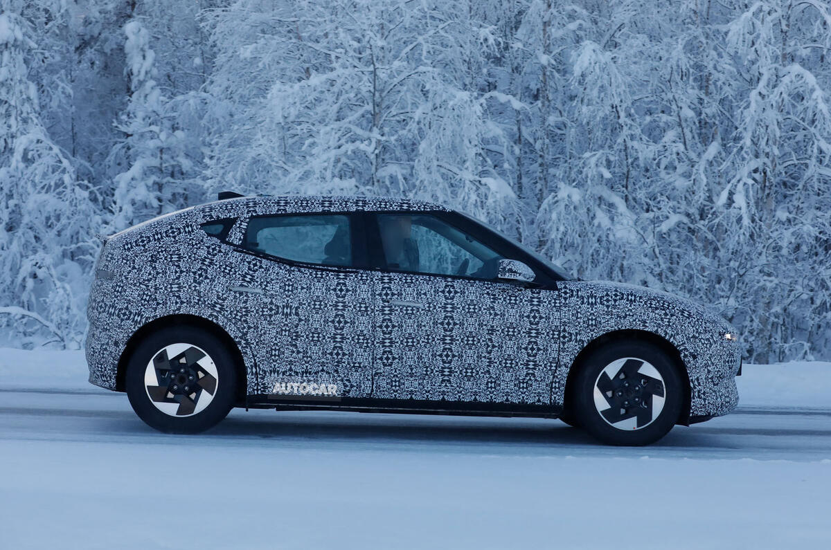 Hyundai Ioniq 3 camo side