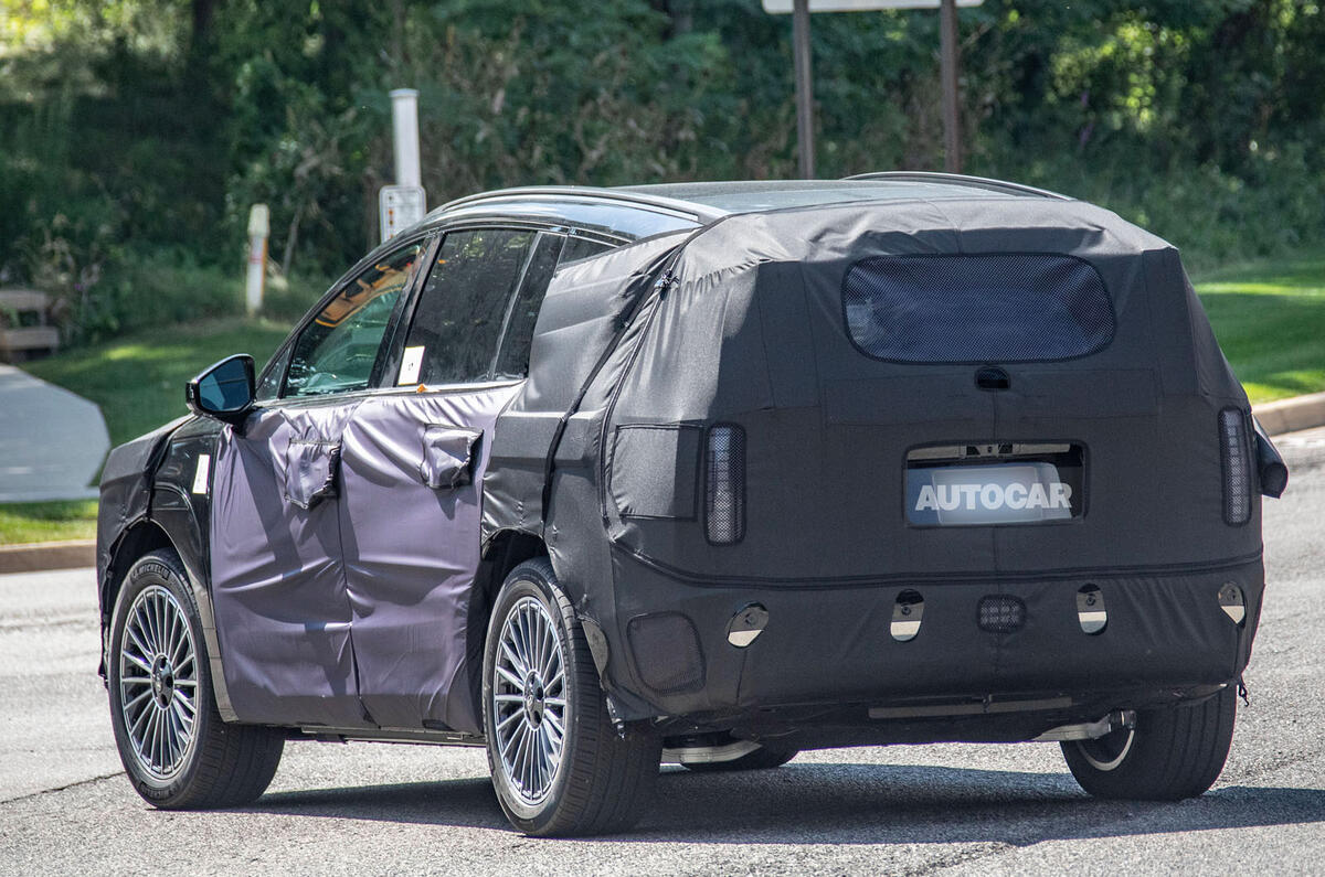 Hyundai Ioniq 9 camo rear Hyundai Ioniq 9 camo rear