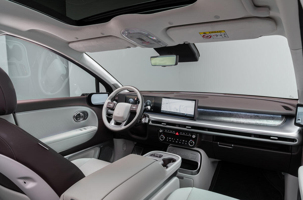 Hyundai Ioniq 9 interior front Hyundai Ioniq 9 interior front