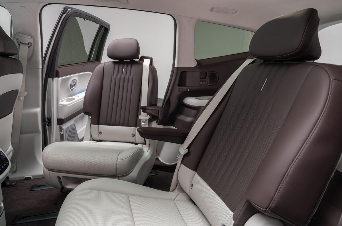 Hyundai Ioniq 9 rear seat swivel Hyundai Ioniq 9 rear seat swivel