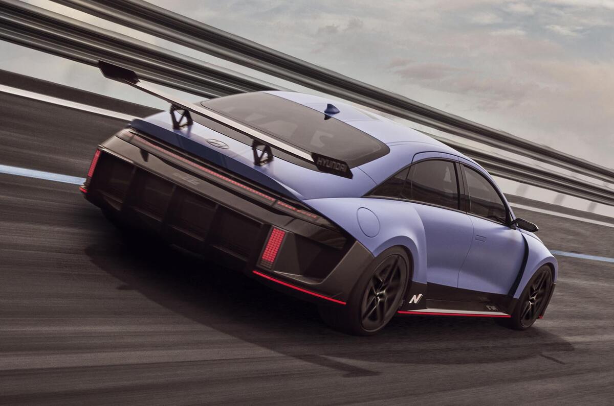 Hyundai RN22e dynamic on banking rear 