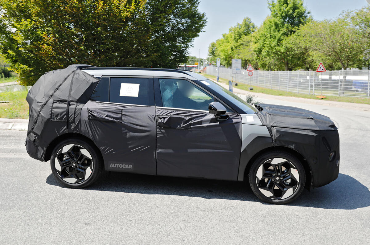 Hyundai Tucson 2026 camo side Hyundai Tucson 2026 camo side
