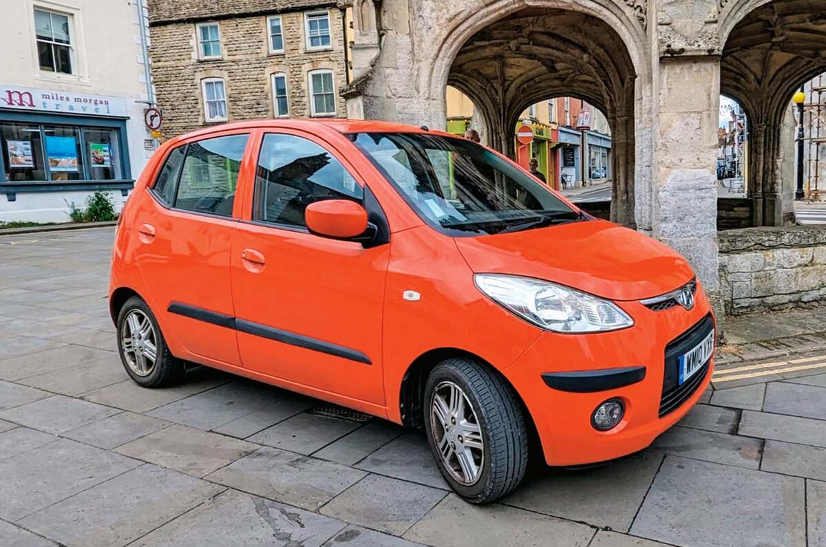 Hyundai i10 front three quarter