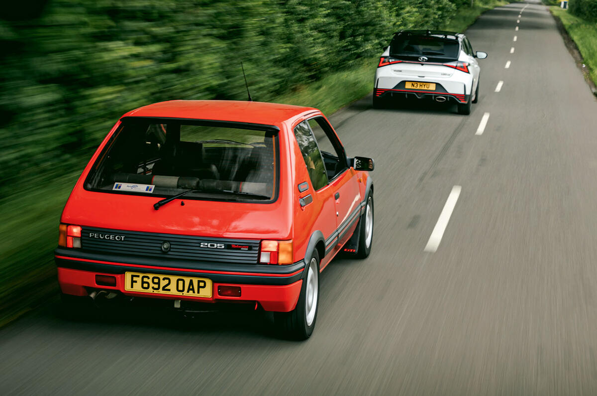 Hyundai I20N vs Tolman 205 GTI rear tracking