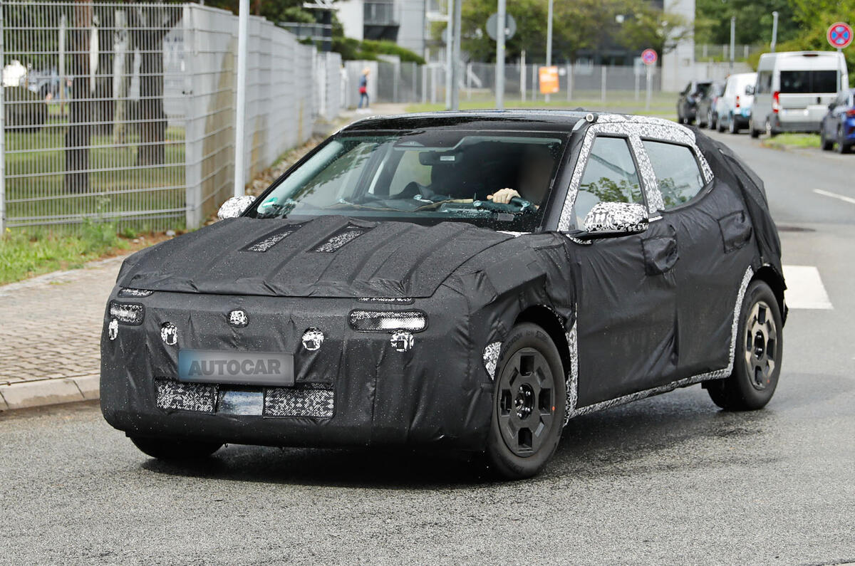 Hyundai Ioniq 2 spyshots front 3 4 2 Hyundai Ioniq 2 spyshots front 3 4 2