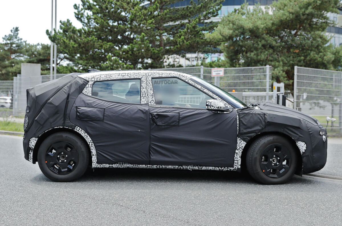 Hyundai Ioniq 2 spyshots side Hyundai Ioniq 2 spyshots side