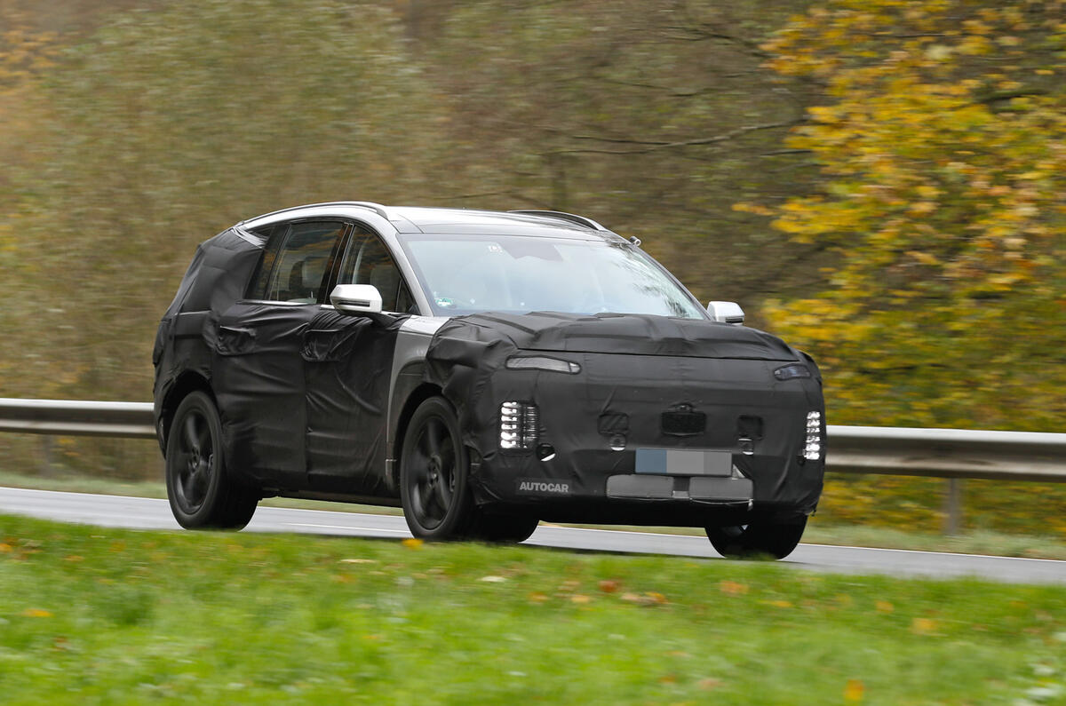 Hyundai Ioniq 7 driving at speed Hyundai Ioniq 7 driving at speed