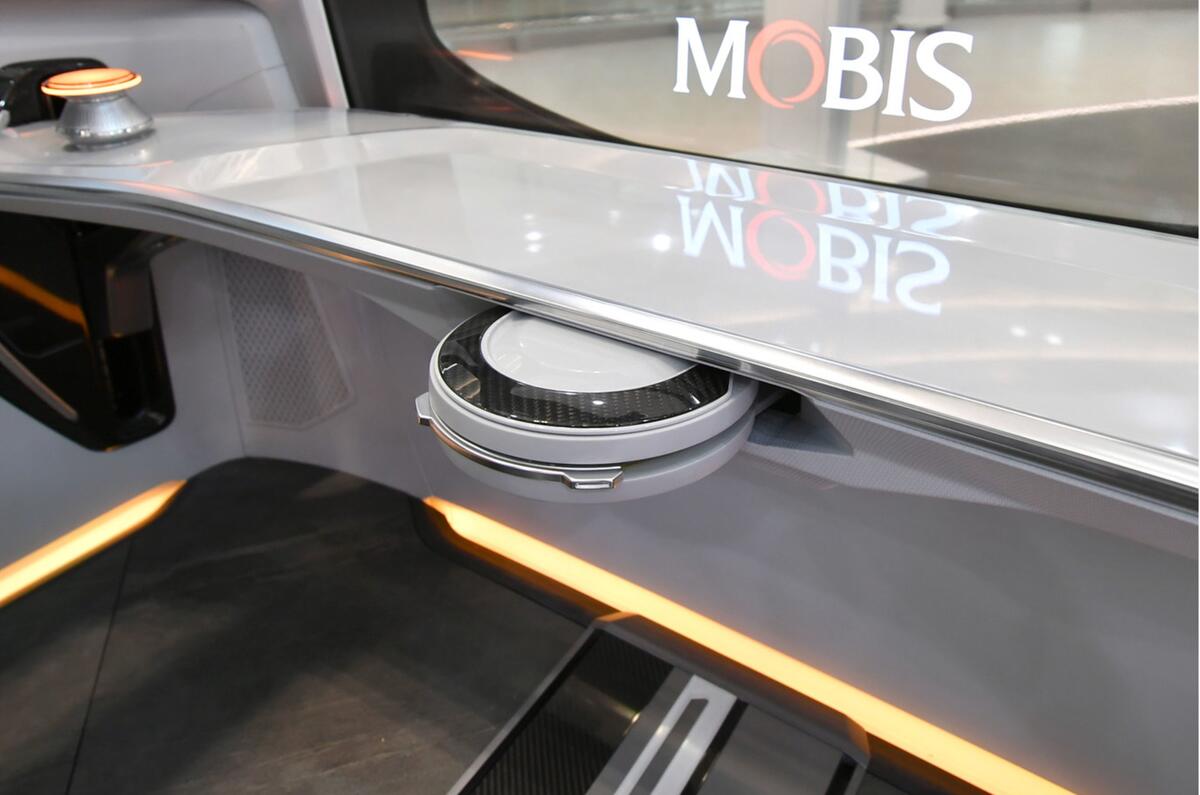 Hyundai Mobis foldable steering wheel 2