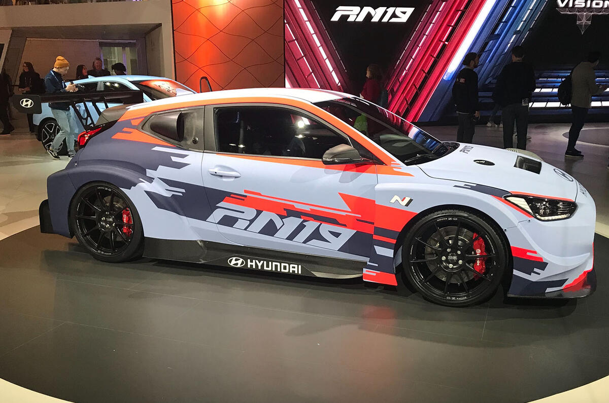 Hyundai RM19 concept at LA motor show - side