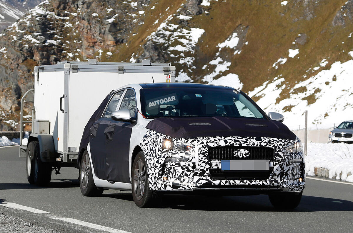 Hyundai i30 spy shots winter testing