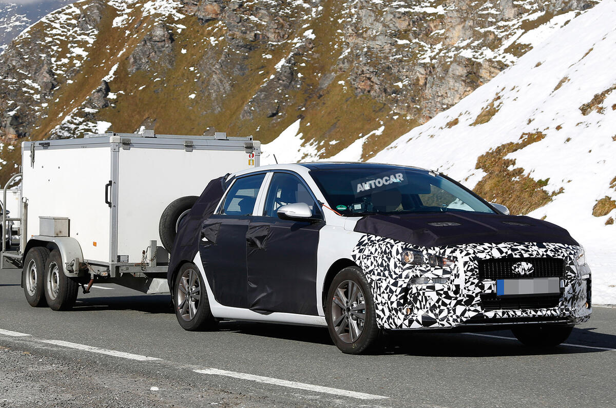 Hyundai i30 spy shots winter testing