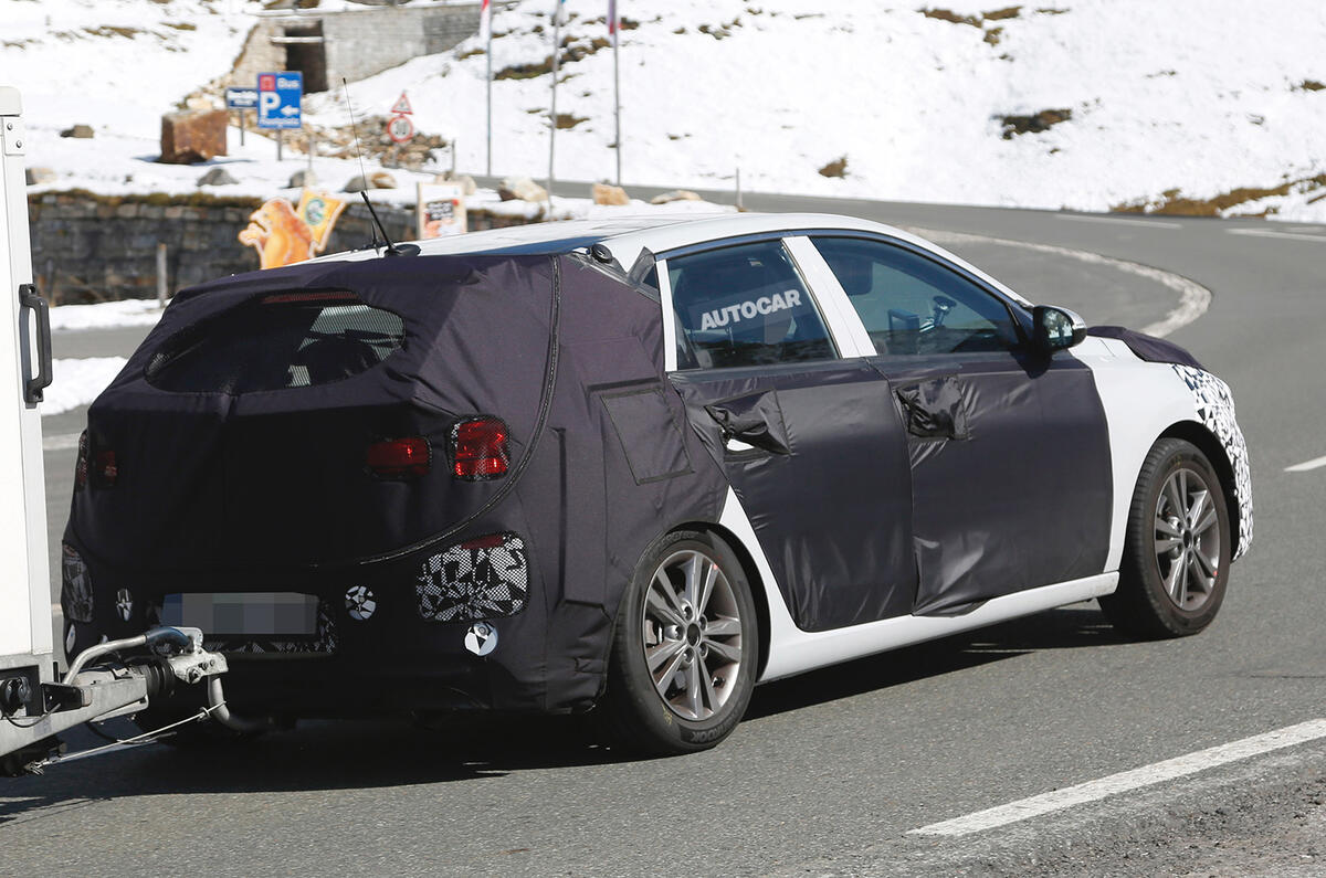 Hyundai i30 spy shots winter testing