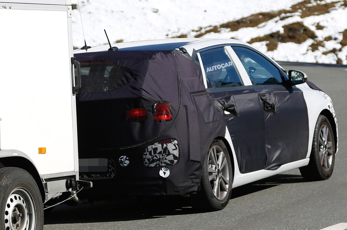 Hyundai i30 spy shots winter testing