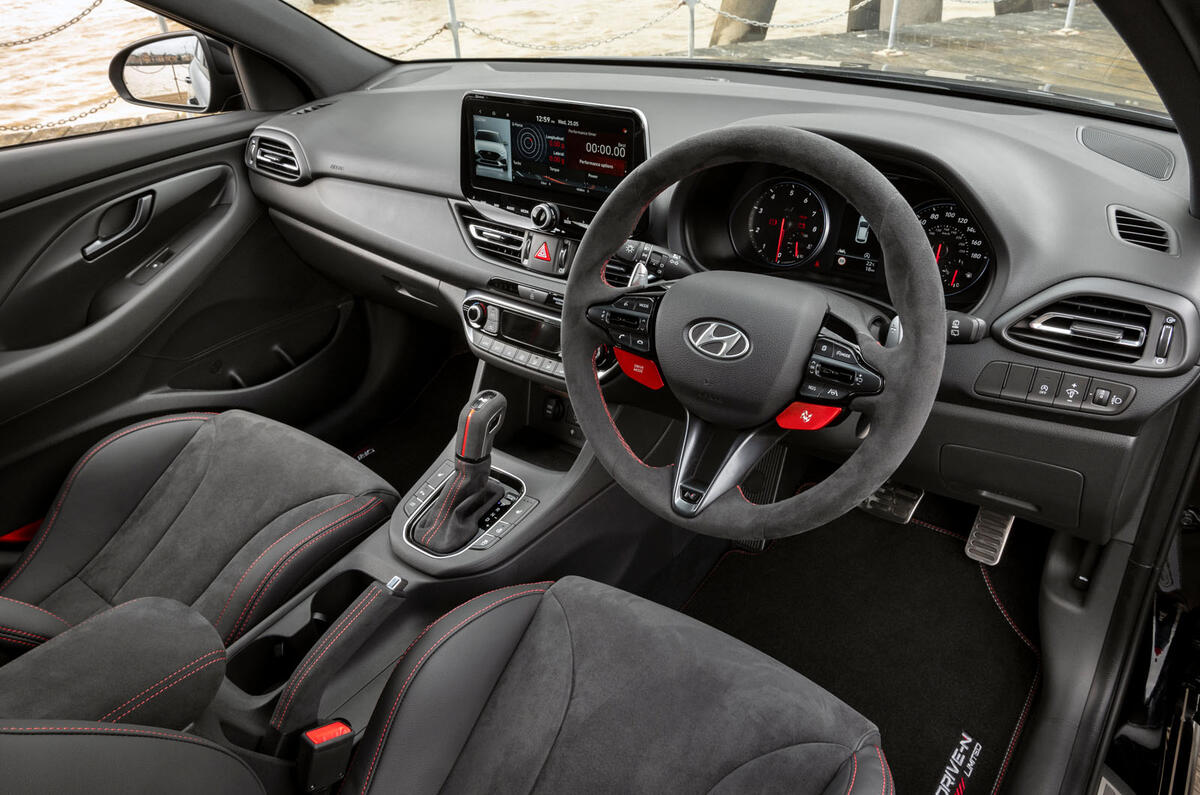 Hyundaii30DRIVE N interior forward Hyundaii30DRIVE N interior forward