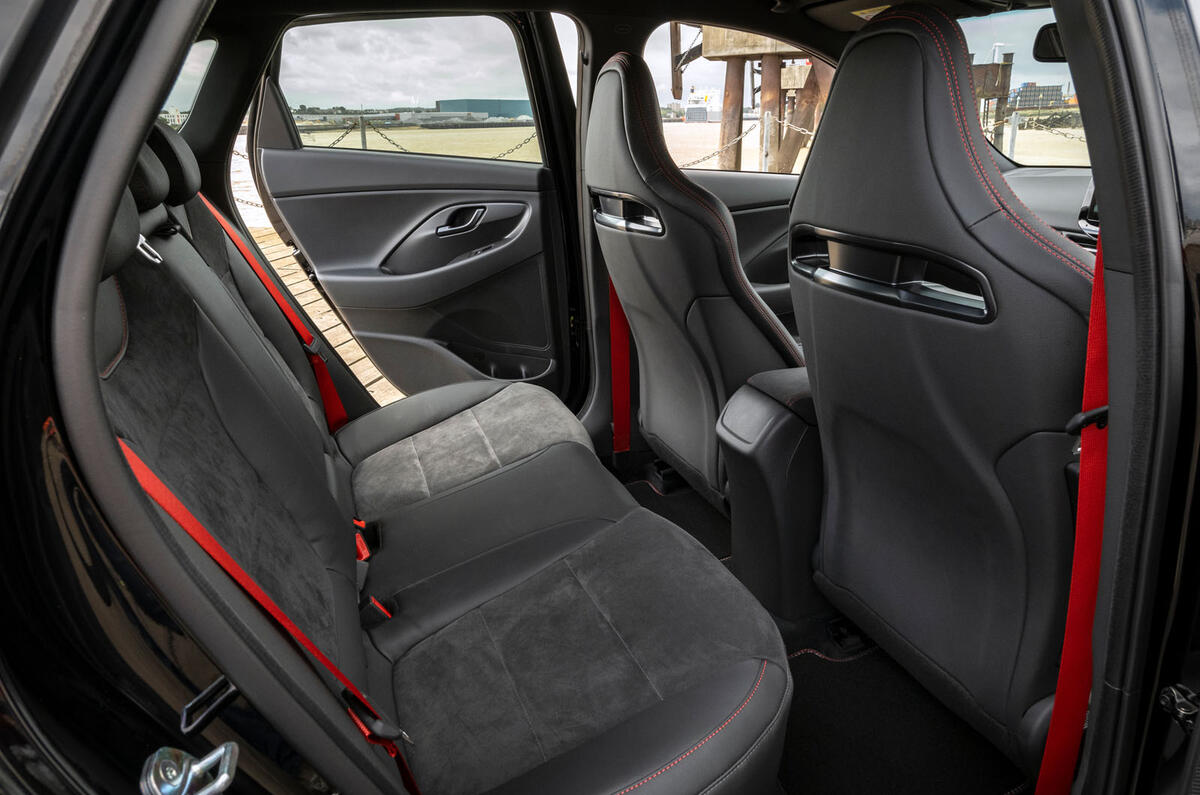 Hyundaii30DRIVE N interior rear Hyundaii30DRIVE N interior rear