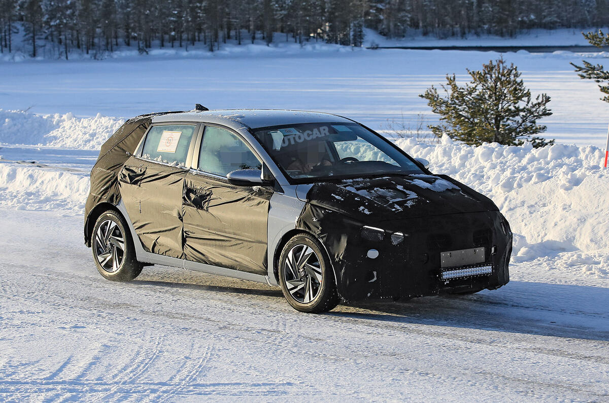 Hyundai i20 spies side front