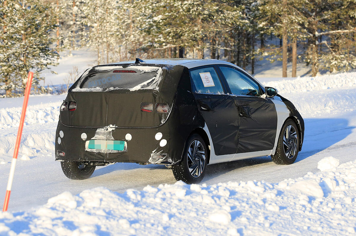 Hyundai i20 spies side rear