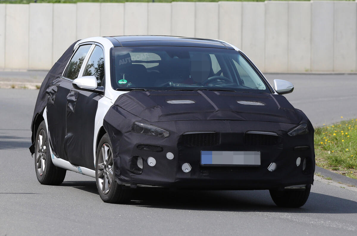 Hyundai i30 spy shots