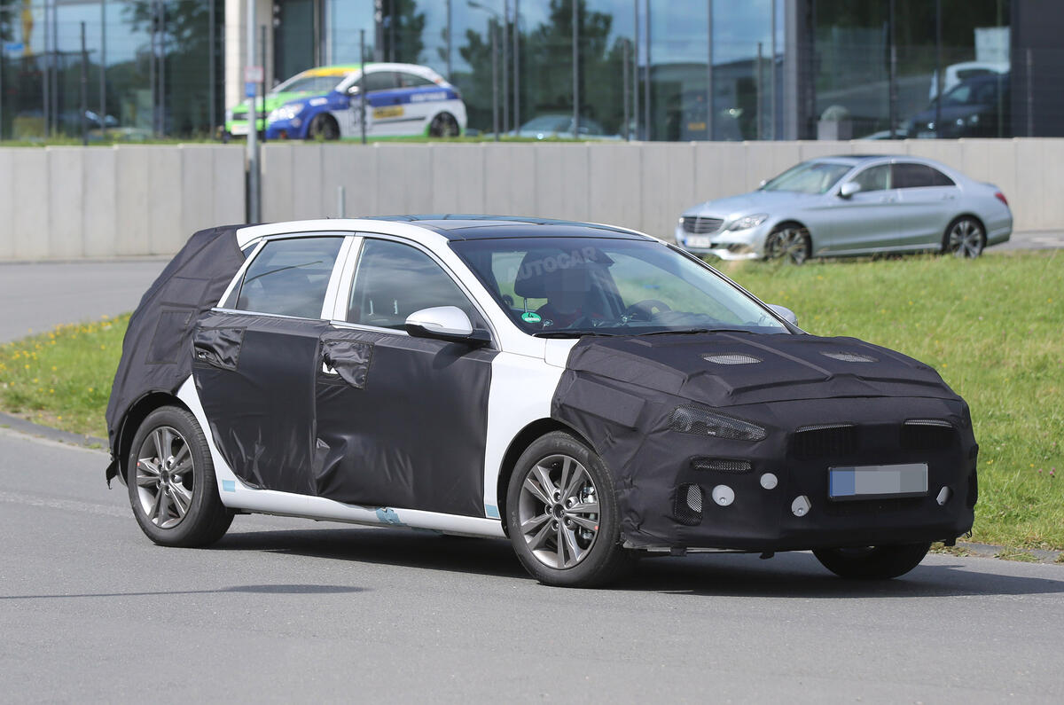 Hyundai i30 spy shots